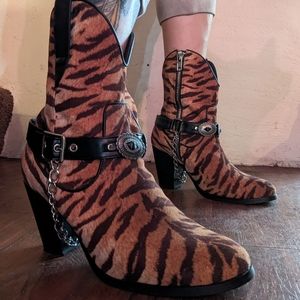 Suede tiger print boots